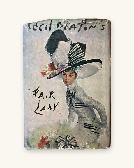1964: Fair Lady, аўтар Сесіл Бітан, 1-шае выданне.