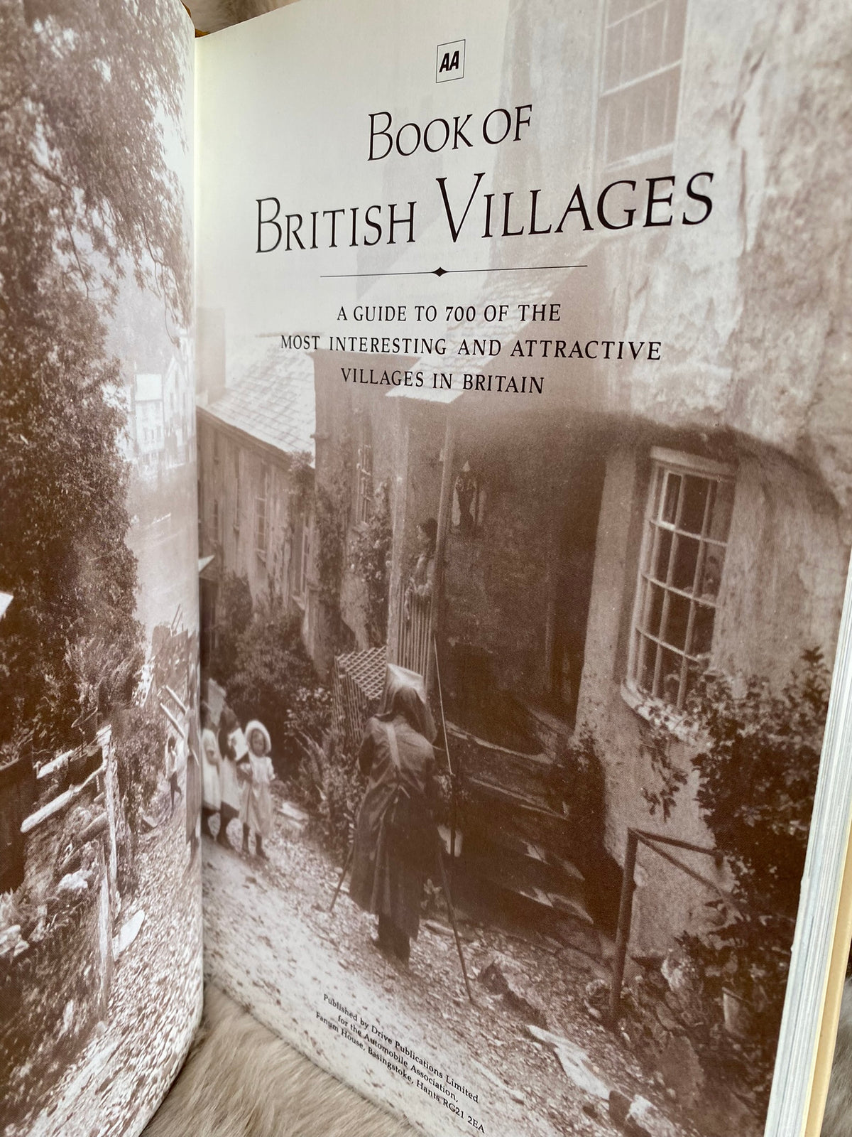 1983: AA Book of British Villages: A Guide of 700 of the Most Interesting and Attractive Villages in Britain