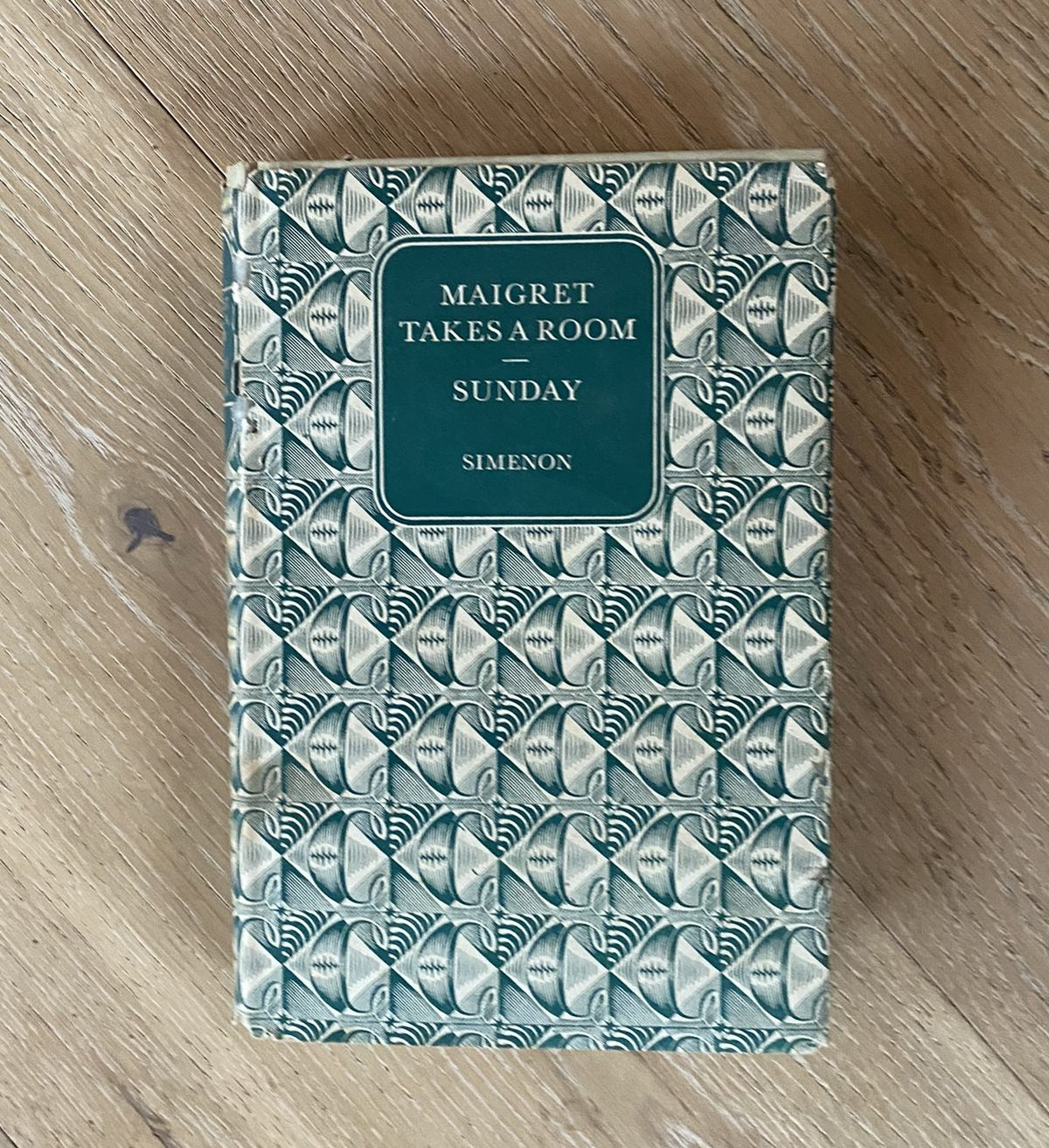 1962: Maigret Takes a Room, Sunday by George Simenon
