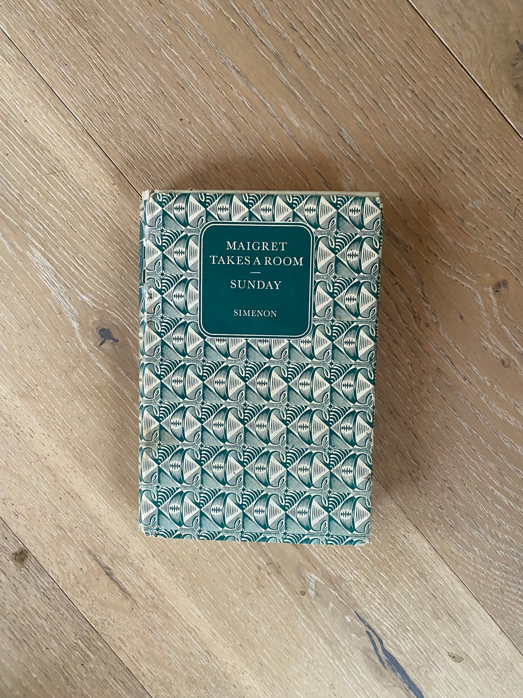 1962: Maigret Takes a Room, Sunday by George Simenon