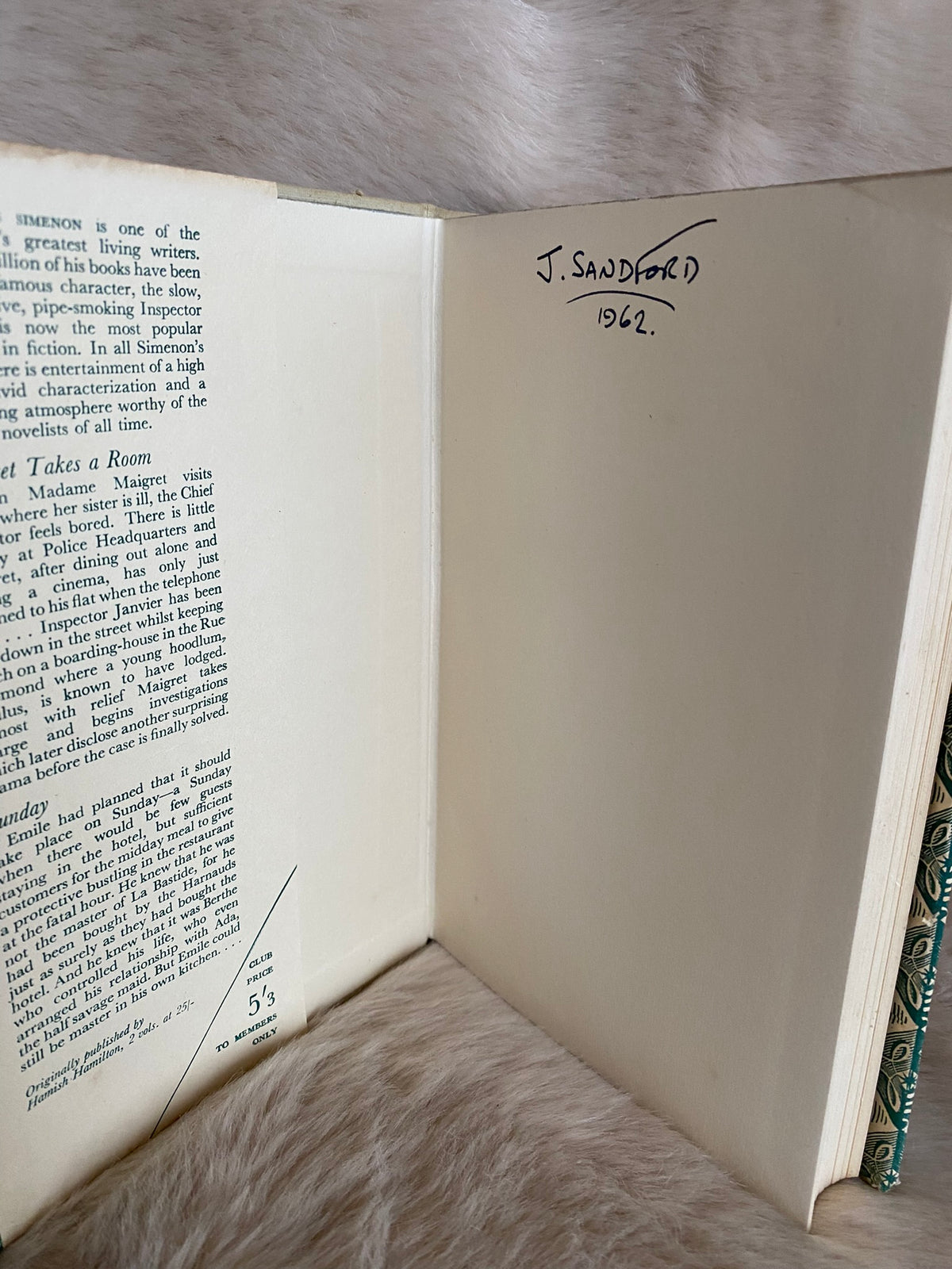 1962: Maigret Takes a Room, Sunday by George Simenon