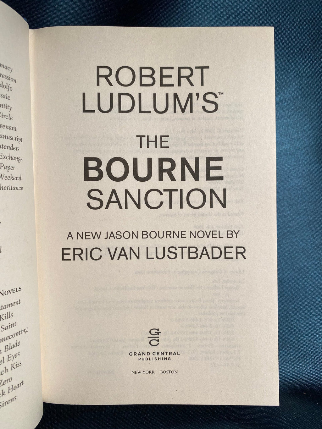 2008 First Edition Robert Ludlum's (tm) The Bourne Sanction: a new Jason Bourne novel by Eric van Lustbader